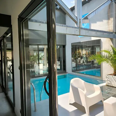 Be Loft Pool &