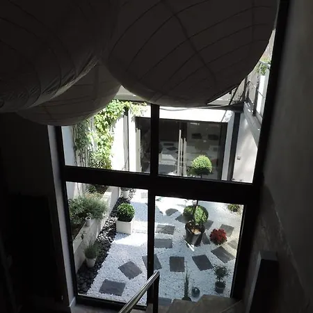 Be Loft Pool & Couette-café