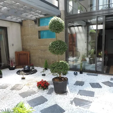 Be Loft Pool & 2* Avignon