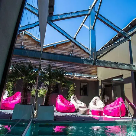 Be Loft Pool & Couette-café 2*