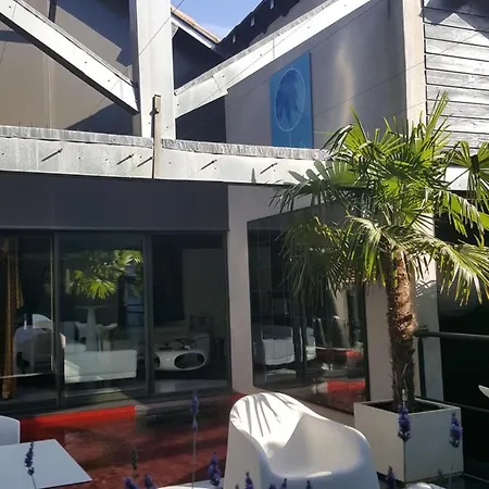 Be Loft Pool & Couette-café Avignon